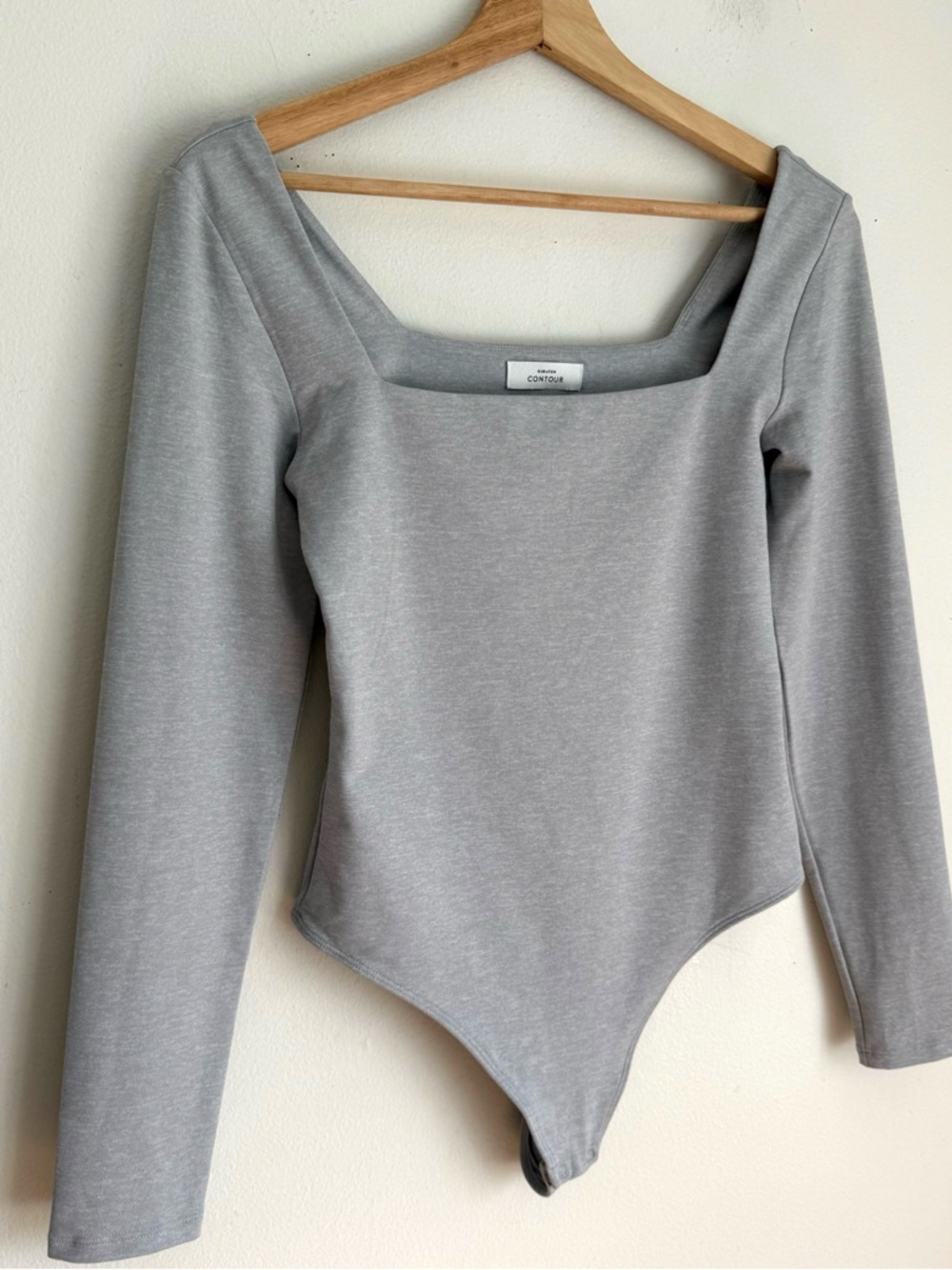 Babaton Aritzia Contour Squareneck Longsleeve Bodysuit in Grey - Picture 3 of 6